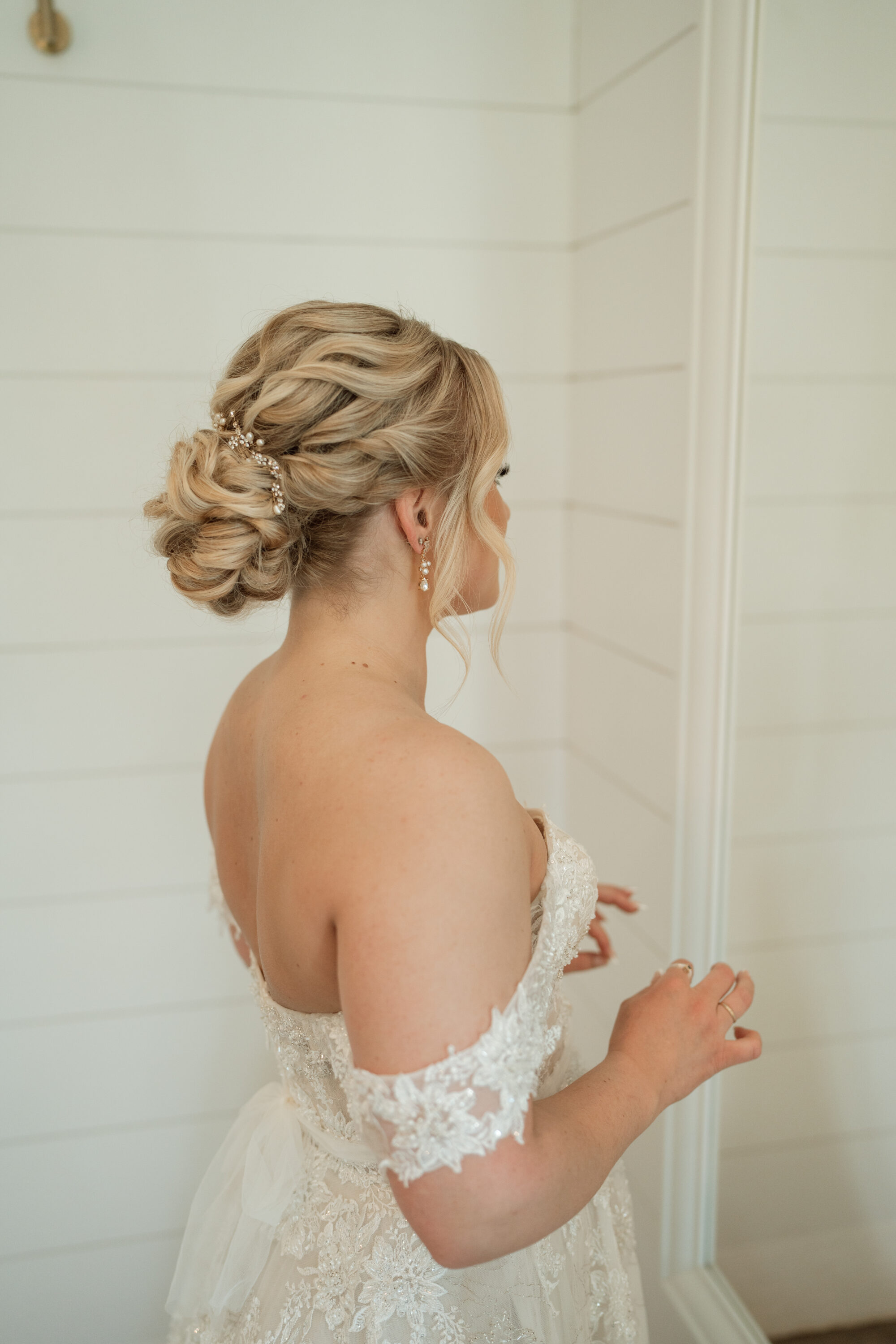 Lapointe Events Venue, real wedding shot by Jenna Swanson Photography
Bride getting ready