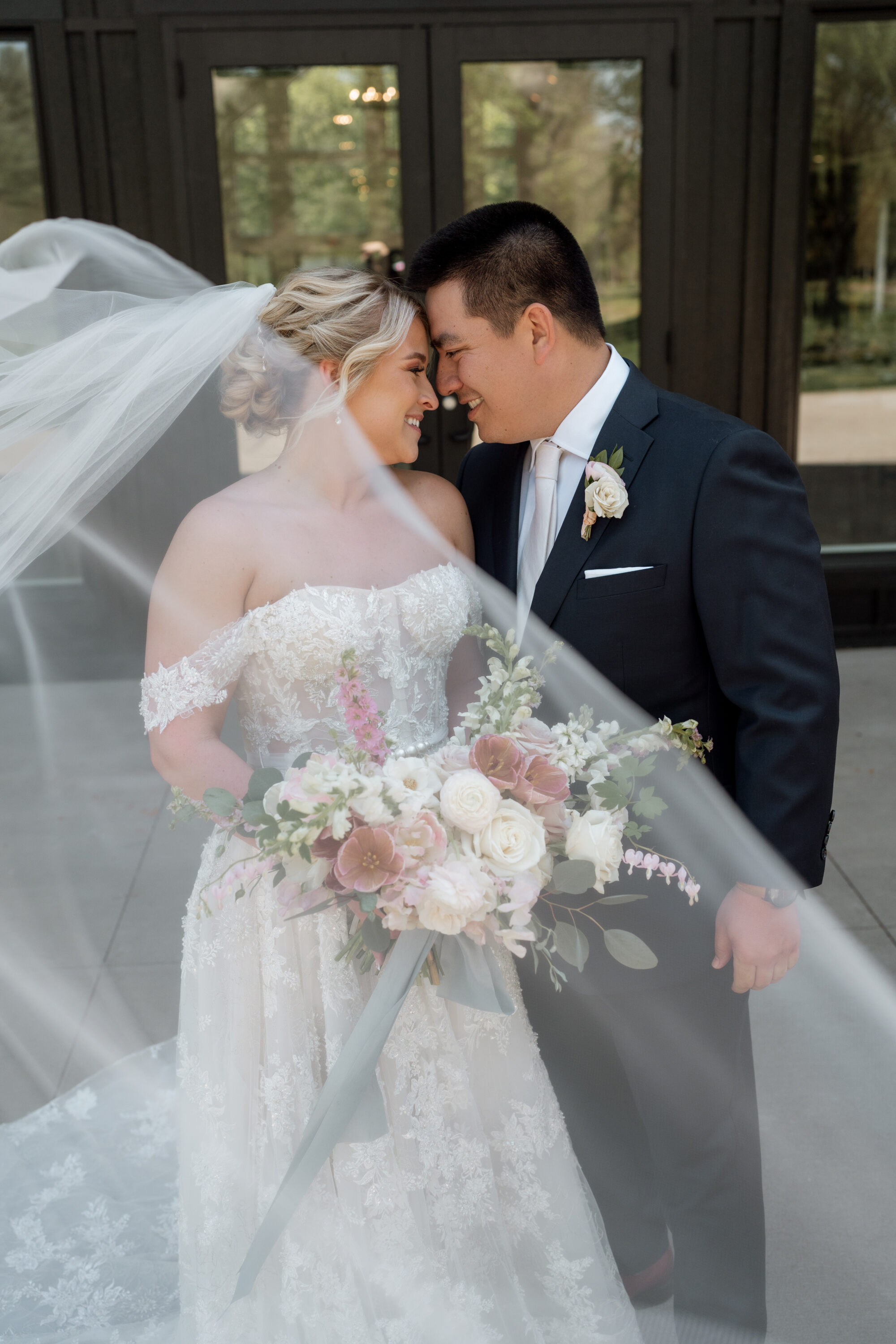 La Pointe Events real wedding shot by Jenna Swanson Photography
Bride & Groom