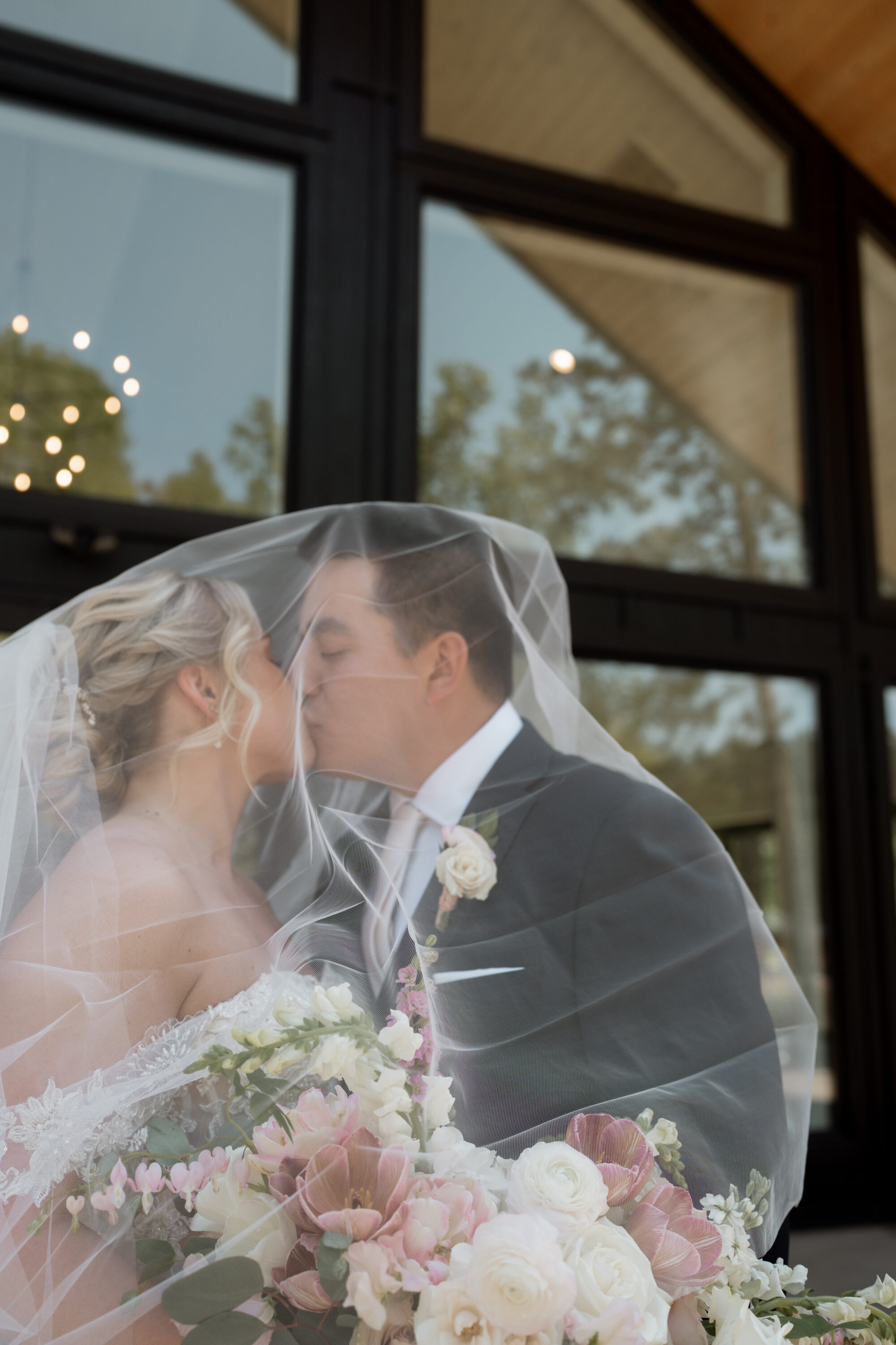 La Pointe Events real wedding shot by Jenna Swanson Photography
Bride & Groom